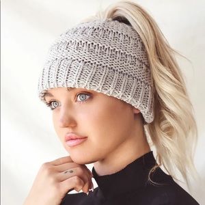 Host Pick NWT Lulu’s Comfy Casual Light Grey Cable Knit Bun Beanie